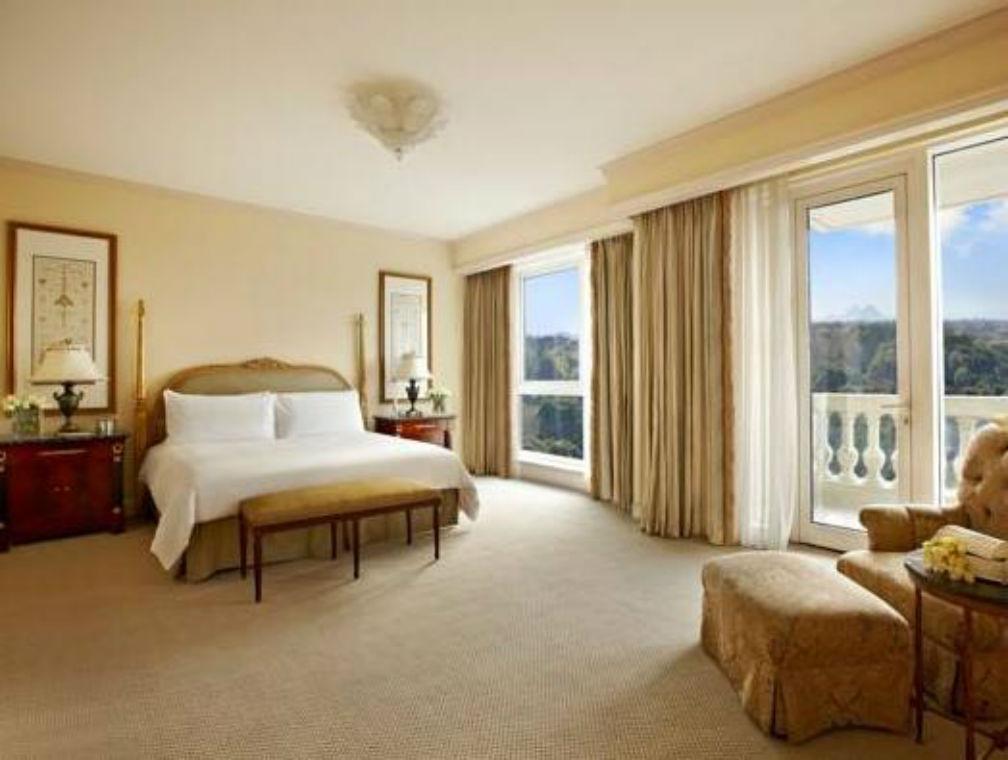 Four Seasons Cairo At The First Residence Giza Zewnętrze zdjęcie A bedroom at the Four Seasons Hotel