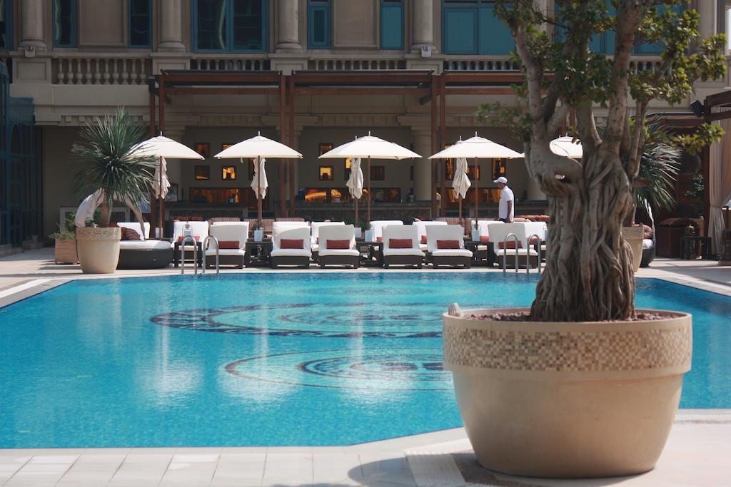 Four Seasons Cairo At The First Residence Giza Zewnętrze zdjęcie The pool at the Four Seasons Hotel