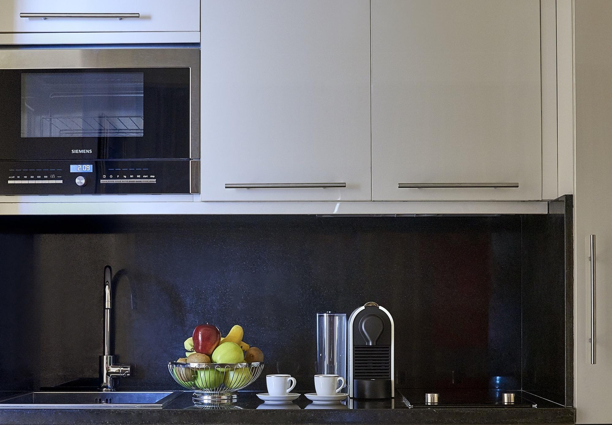 Four Seasons Cairo At The First Residence Giza Zewnętrze zdjęcie A kitchen with a water filter