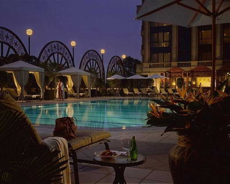 Four Seasons Cairo At The First Residence Giza Udogodnienia zdjęcie The pool at the Four Seasons Hotel