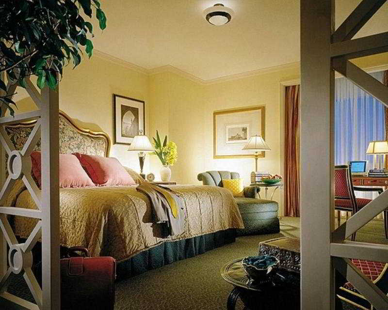 Four Seasons Cairo At The First Residence Giza Pokój zdjęcie A guest room at the Hilton Anatole