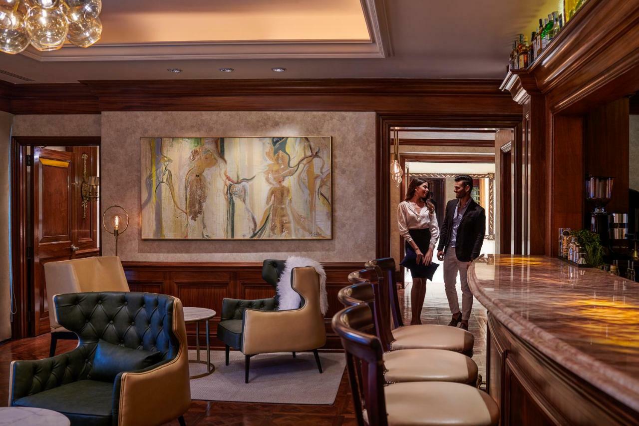 Four Seasons Cairo At The First Residence Giza Zewnętrze zdjęcie The bar at the St Regis